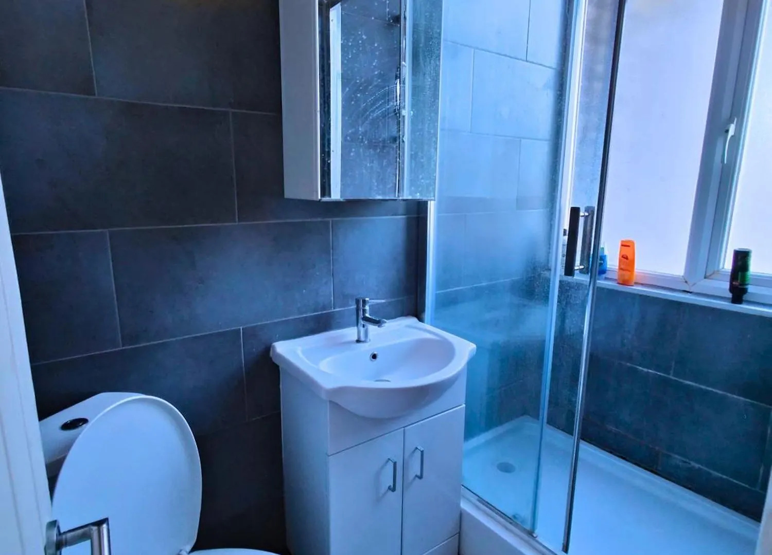 R4 Mezzanine Double Bed Balcony Apartment London 0*,  United Kingdom
