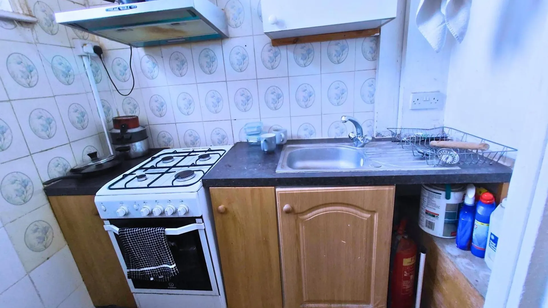 R4 Mezzanine Double Bed Balcony Apartment London