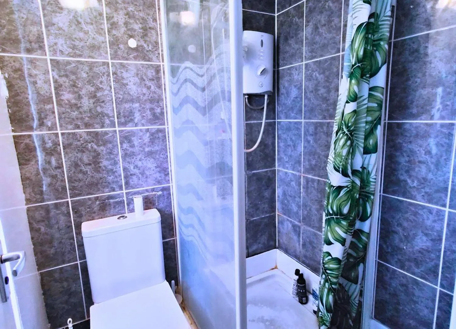 R4 Mezzanine Double Bed Balcony Apartment London